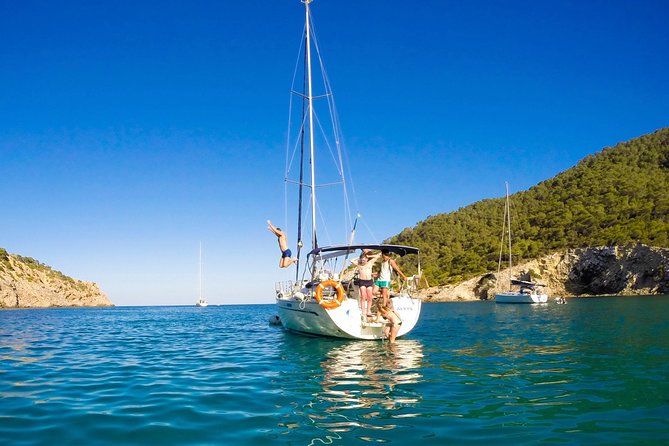 Barcelona Private Sailing Tour with Drinks for Family and Friends - Sagrada Família and Tibidabo from the sea