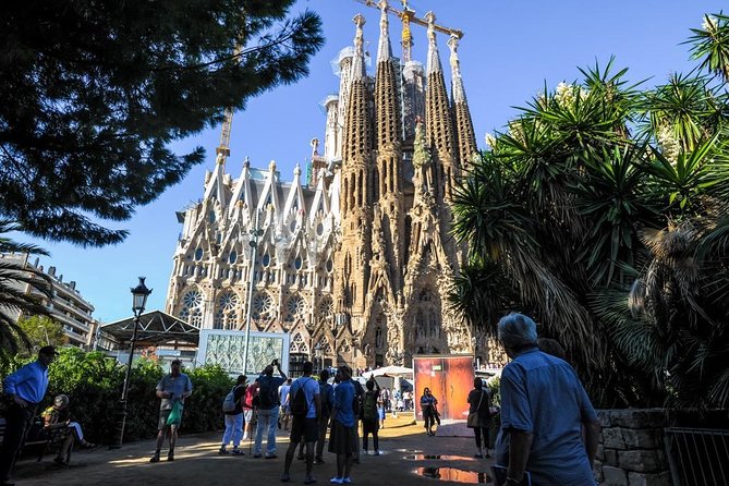 Barcelona Private Tour with Sagrada Familia Skip-the-Line - What this Barcelona tour actually covers