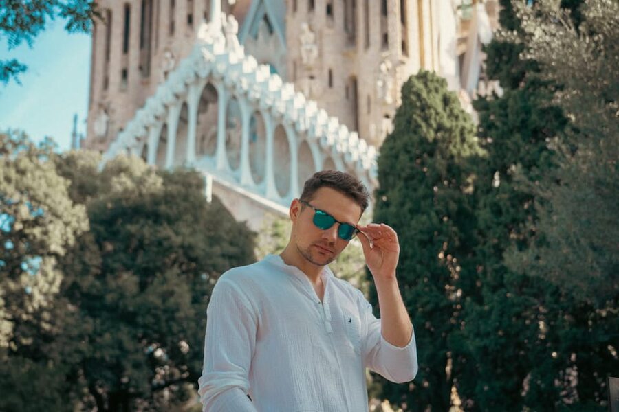 Barcelona: Professional Photoshoot Outside Sagrada Familia - Key points to know before booking