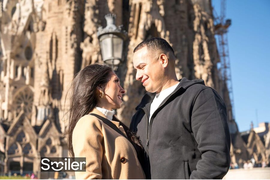 Barcelona: Professional Photoshoot Outside Sagrada Familia - The photographers make the biggest difference
