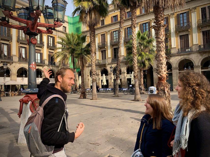 Barcelona: Ramblas, Gothic & Gaudí Architecture Walking Tour - Passeig de Gràcia and the Modernist city