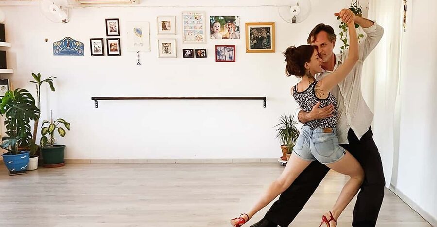 Barcelona: Rooftop Tango Lesson with Drinks and Videos - Drinks, Music, and Plenty of Laughs