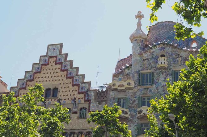 Barcelona's Original Bike Tour in English - What the small group limit means on the road