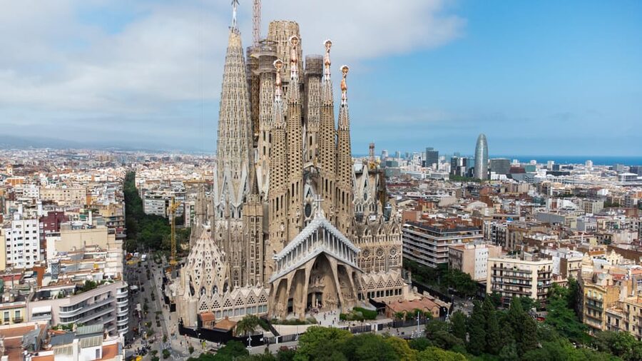 Barcelona: Sagrada Familia and Park Guell Combo Guided Tour - Why this Gaudí pairing works so well