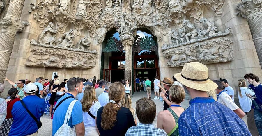 Barcelona: Sagrada Familia Entry Ticket and Guided Tour - What $55 gets you