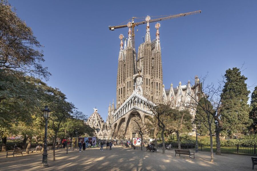 Barcelona: Sagrada Familia Entry Ticket with Audio Guide - Making the audio guide work