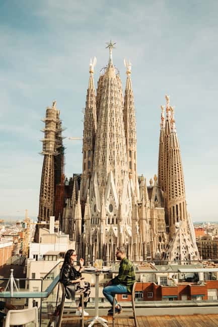 Barcelona: Sagrada Familia Evening Tour with Cava - Key points to know before booking