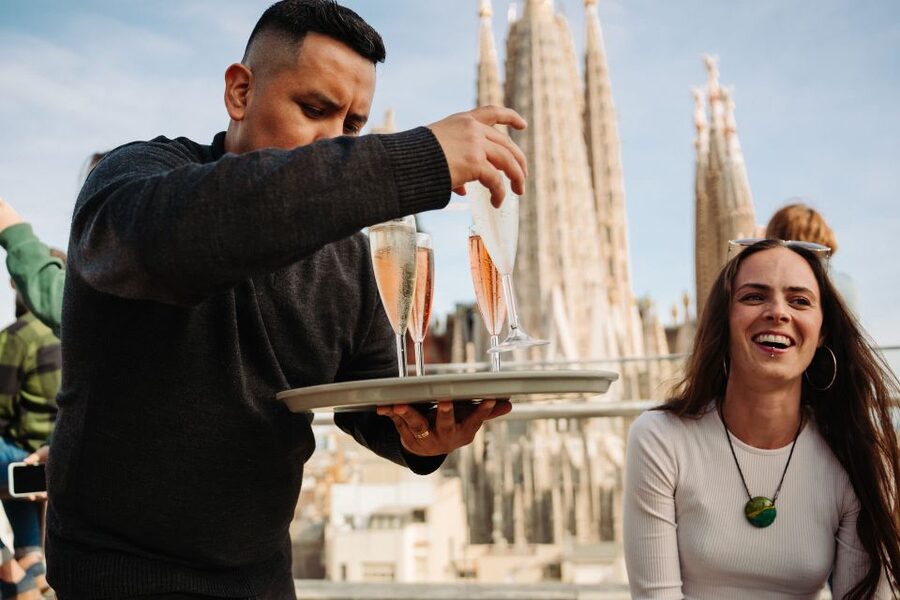 Barcelona: Sagrada Familia Evening Tour with Cava - The $112 price: when is it worth it?