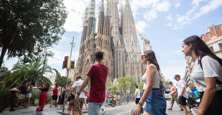 Barcelona: Sagrada Familia Fast Track Guided Tour - Key points before you book