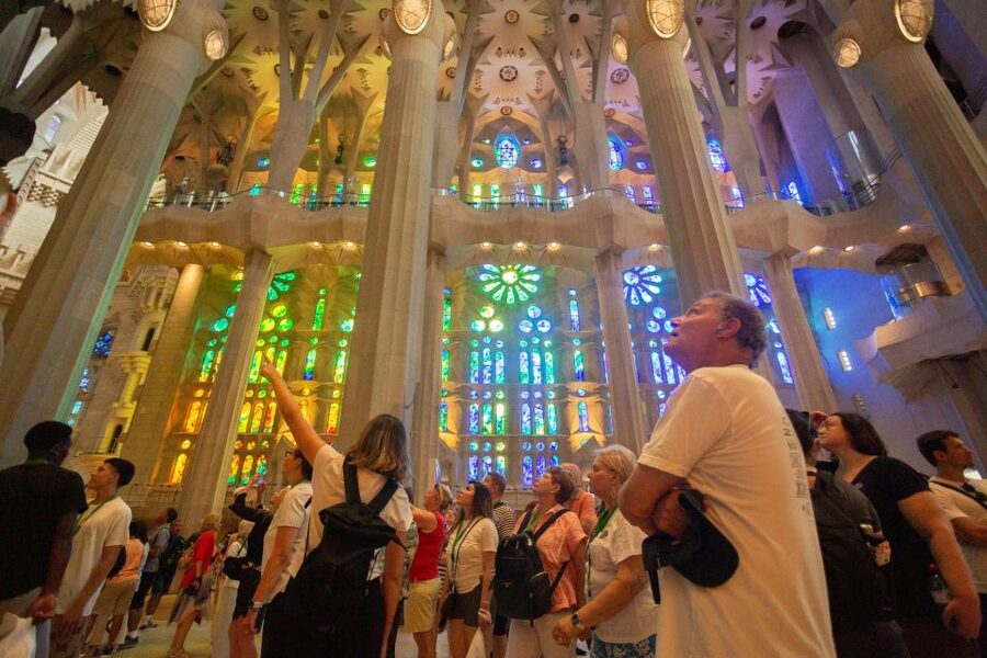 Barcelona: Sagrada Familia Fast Track Guided Tour - The guide makes the difference