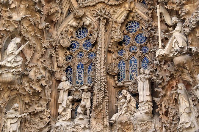 Barcelona: Sagrada Familia Fast Track Tour with Tower Option - Why the interior is worth your time