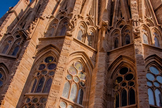 Barcelona: Sagrada Familia Fast Track Tour with Tower Option - Who should book this Sagrada Familia tour?
