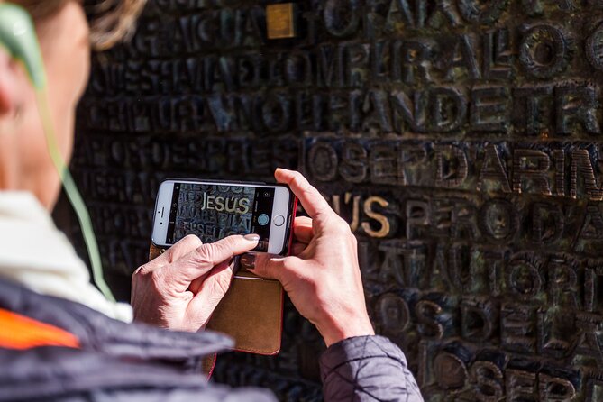 Barcelona: Sagrada Familia Guided Tour with Fast Track Access - Standard Group or Small Group Upgrade?