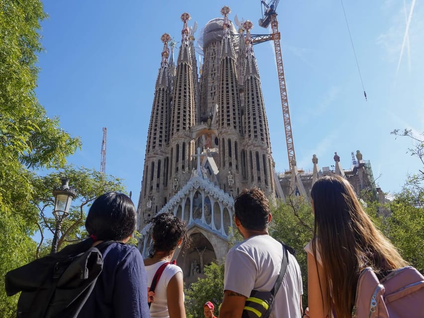 Barcelona: Sagrada Familia Guided Tour with Tower Access - Why the Sagrada Familia deserves a guided visit