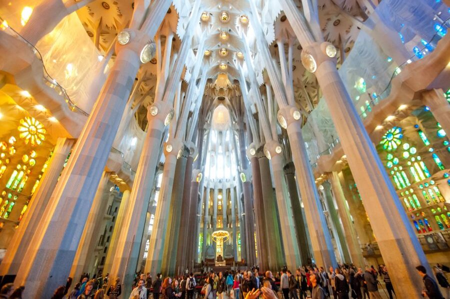 Barcelona: Sagrada Familia Guided Tour with Tower Access - Entering Gaudí’s basilica without the long queue