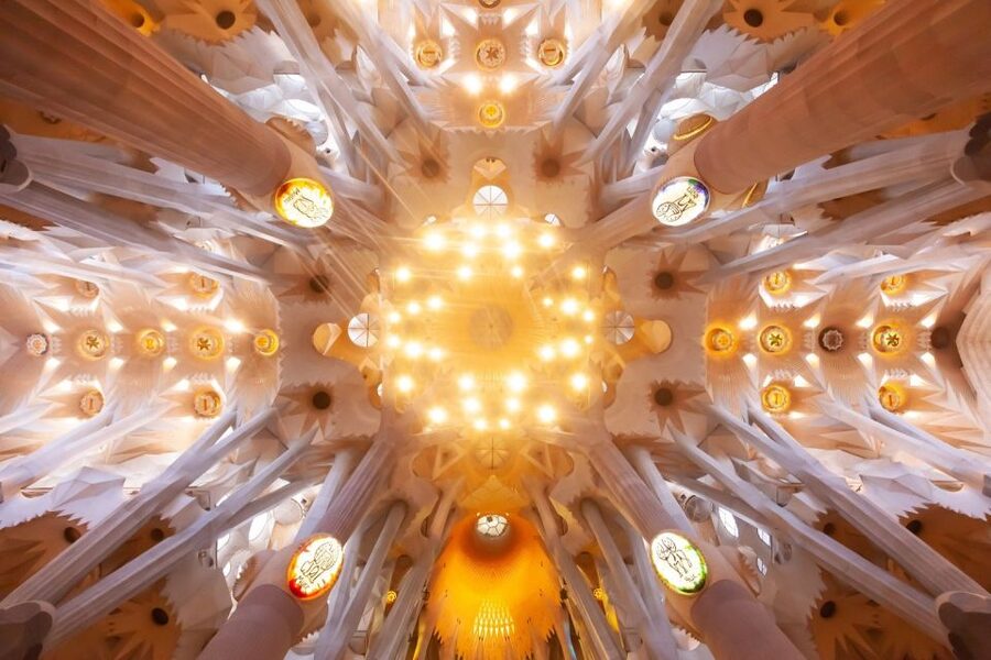 Barcelona: Sagrada Familia Guided Tour with Tower Access - Reading the interior: columns, color, and symbolism