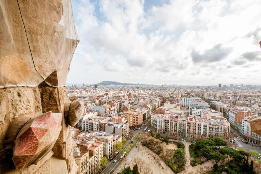 Barcelona: Sagrada Familia Guided Tour with Tower Access - Taking the elevator up the tower