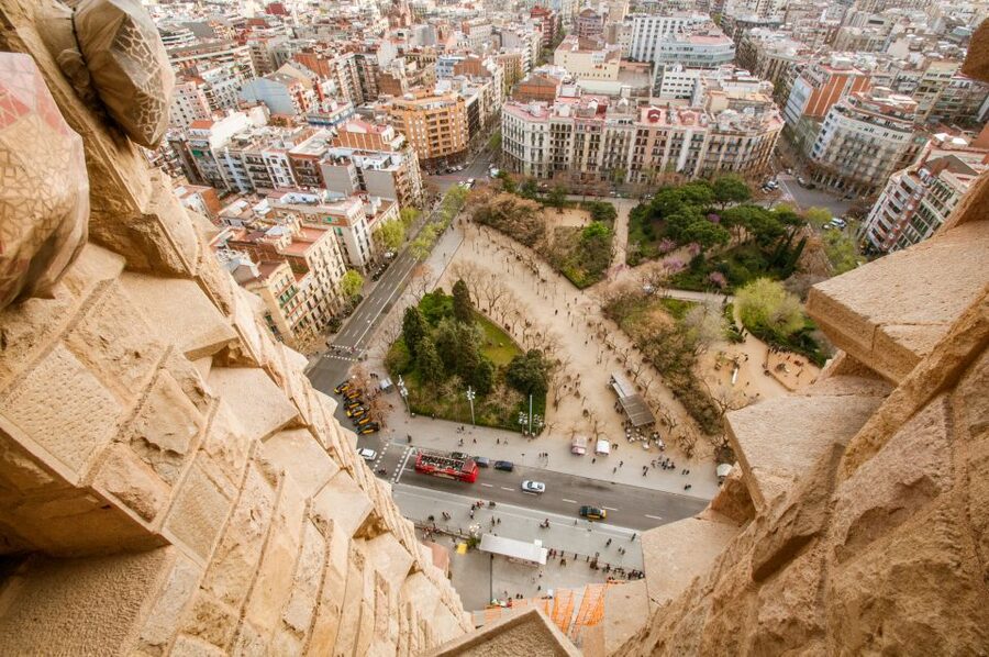 Barcelona: Sagrada Familia Guided Tour with Tower Access - Clothing, comfort, and practical limits