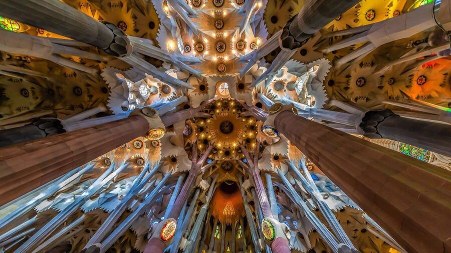 Barcelona & Sagrada Familia Half-Day Tour with Hotel Pickup - Plaça Catalunya and Passeig de Gràcia: Barcelona’s grand introduction