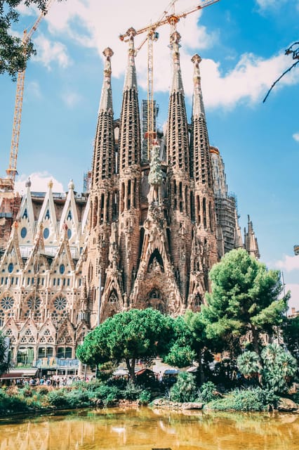 Barcelona: Sagrada Familia, Modernism, and Old Town Tour - Key points at a glance