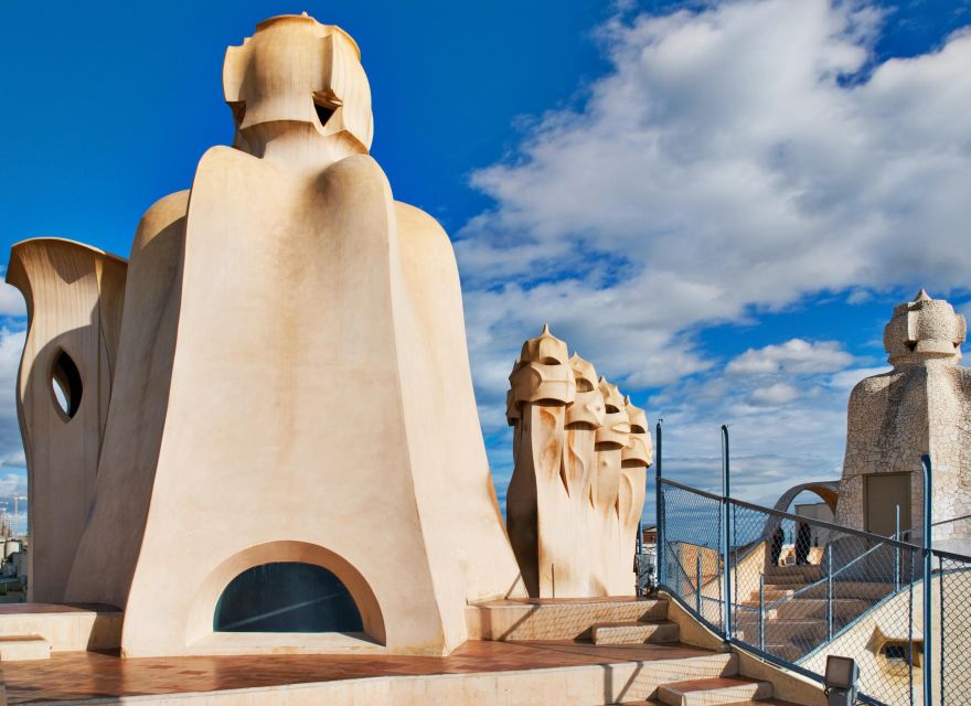 Barcelona: Sagrada Familia, Modernism, and Old Town Tour - What $52 gets you