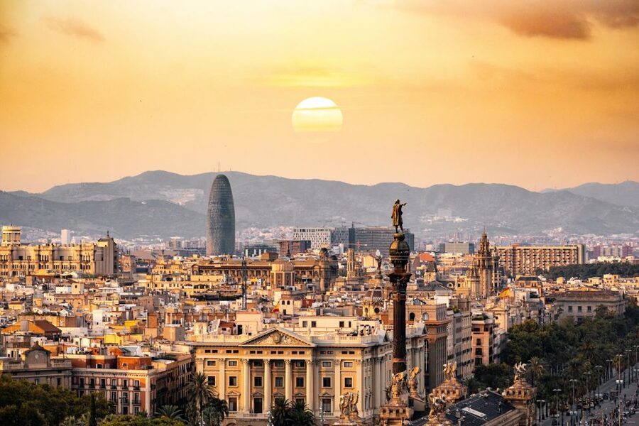 Barcelona: Sagrada Familia, Modernism, and Old Town Tour - Why this tour works as a first look at Barcelona