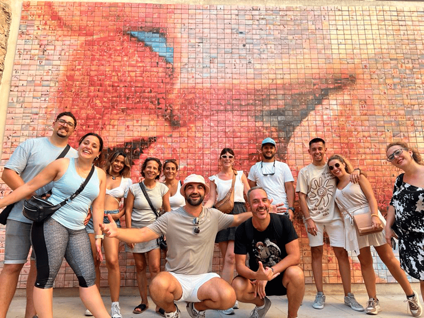 Barcelona: Sagrada Familia, Modernism, and Old Town Tour - The metro connection and why it matters