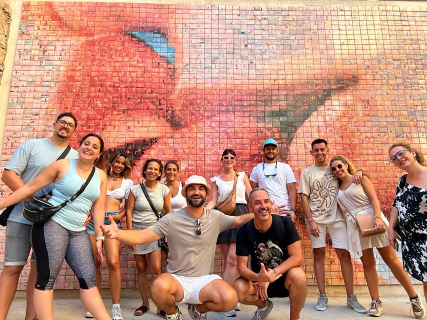 Barcelona: Sagrada Familia, Modernism, and Old Town Tour - Sagrada Família: a detailed exterior visit