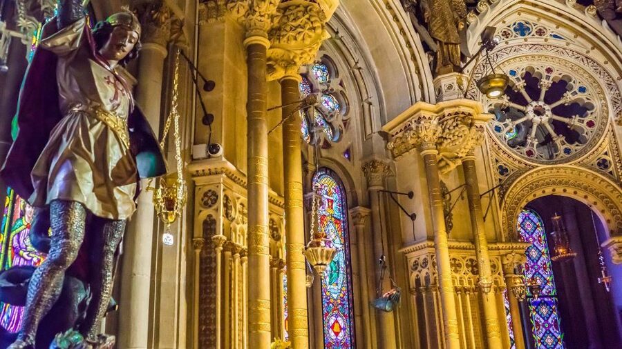 Barcelona: Sagrada Familia & Montserrat Full-Day with Pickup - The drive to Montserrat and the change of mood