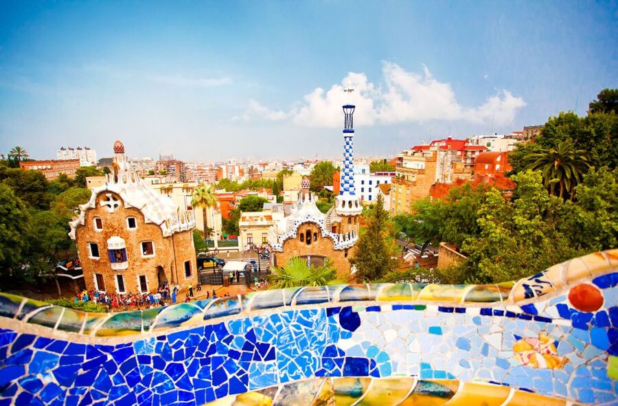 Barcelona: Sagrada Familia & Park Güell Guided Tour & Ticket - The transfer to Park Güell