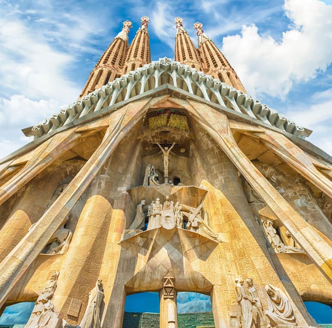 Barcelona: Sagrada Familia & Park Güell Guided Tour & Ticket - Who will get the most from this tour?