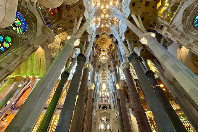 Barcelona: Sagrada Familia & Park Guell Guided Tour + Transfer - The Sagrada Família: a basilica unlike any other