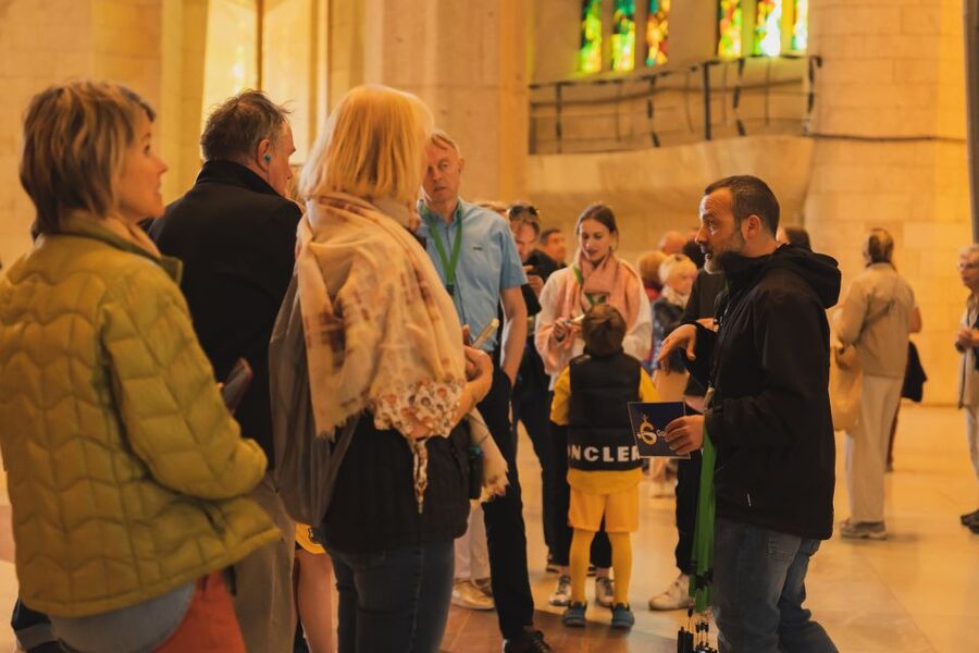 Barcelona: Sagrada Familia Skip-the-Line Guided Tour - Reading the façades from the outside