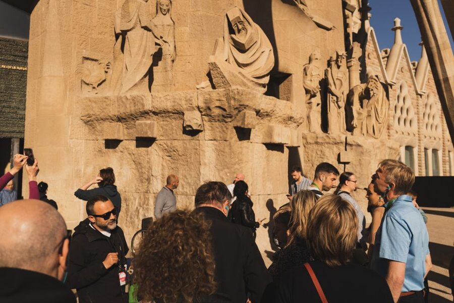 Barcelona: Sagrada Familia Skip-the-Line Guided Tour - Trencadís and Gaudí’s working methods