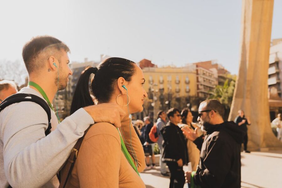 Barcelona: Sagrada Familia Skip-the-Line Guided Tour - How the guide affects the experience