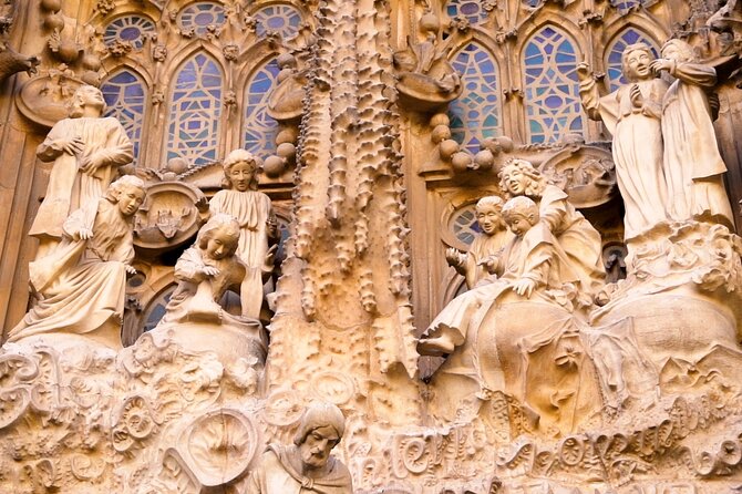 Barcelona: Sagrada Familia Skip-the-Line Guided Tour and Tickets - Pace, group size, and the role of the guide