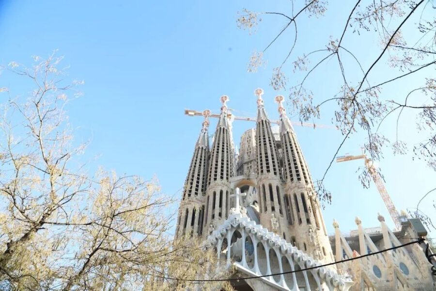Barcelona: Sagrada Familia Skip The Line Insider Guided Tour - The guides make or break the experience