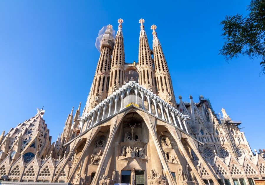 Barcelona: Sagrada Familia Skip The Line Insider Guided Tour - Who should book this tour?
