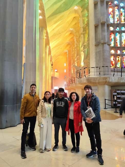 Barcelona: Sagrada Familia Skip-the-line Tour with Guide - What fast-track entry really saves you