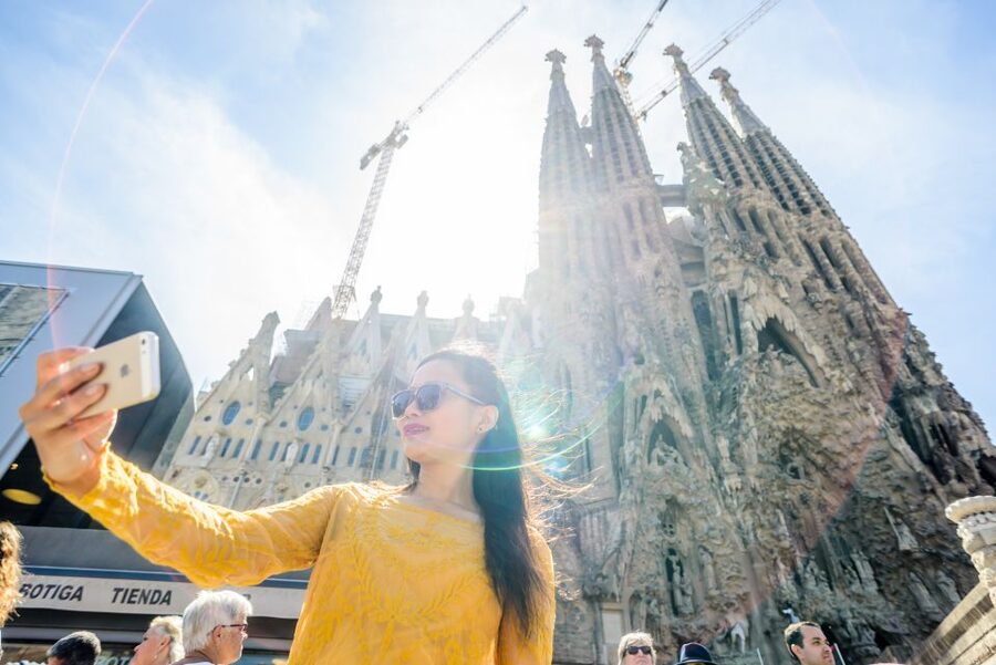 Barcelona: Sagrada Familia Tour & Optional Tower Visit - The façades and the ideas behind them