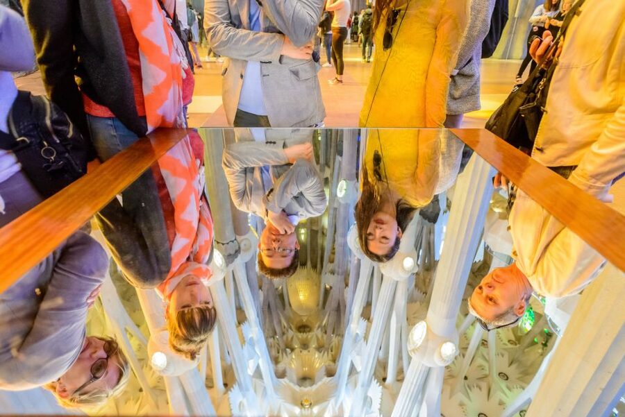 Barcelona: Sagrada Familia Tour & Optional Tower Visit - The Gaudí Museum, crypt, and burial site