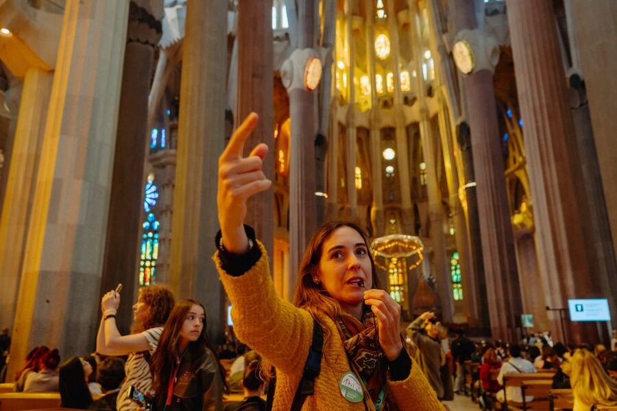 Barcelona: Sagrada Familia Tour w/Skip-the-Line Entry Ticket - Inside the nave, where the tour comes alive