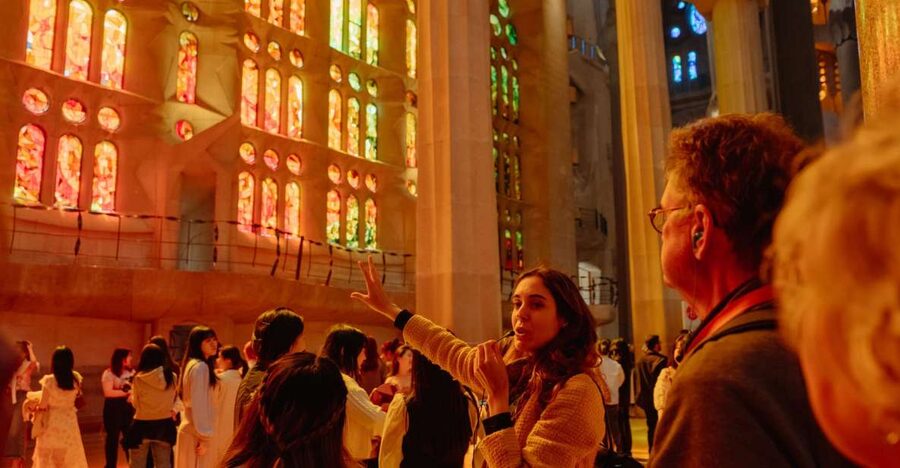 Barcelona: Sagrada Familia Tour w/Skip-the-Line Entry Ticket - Meeting near Av. de Gaudí