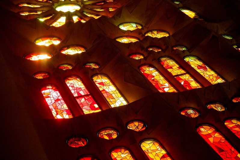 Barcelona: Sagrada Familia Tour with Optional Extras - Why the Sagrada Familia needs a guided visit