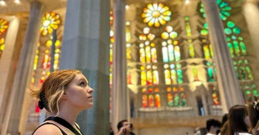 Barcelona: Sagrada Familia Tour with Skip-the-Line Access - Meeting at C/ de Mallorca, 422