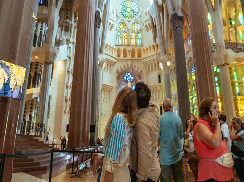 Barcelona: Sagrada Familia Tour with Skip-the-Line Access - Following the project from 1882 to 2030