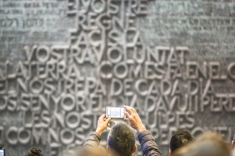 Barcelona: Sagrada Familia with Towers and Park Güell Tour - Key points to know before booking