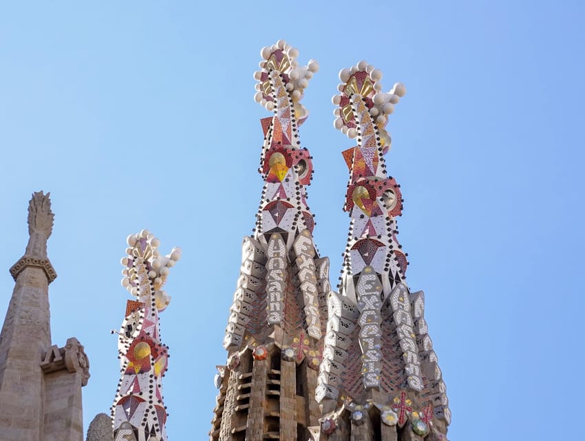 Barcelona: Sagrada Familia with Towers and Park Güell Tour - The transfer to Sagrada Família