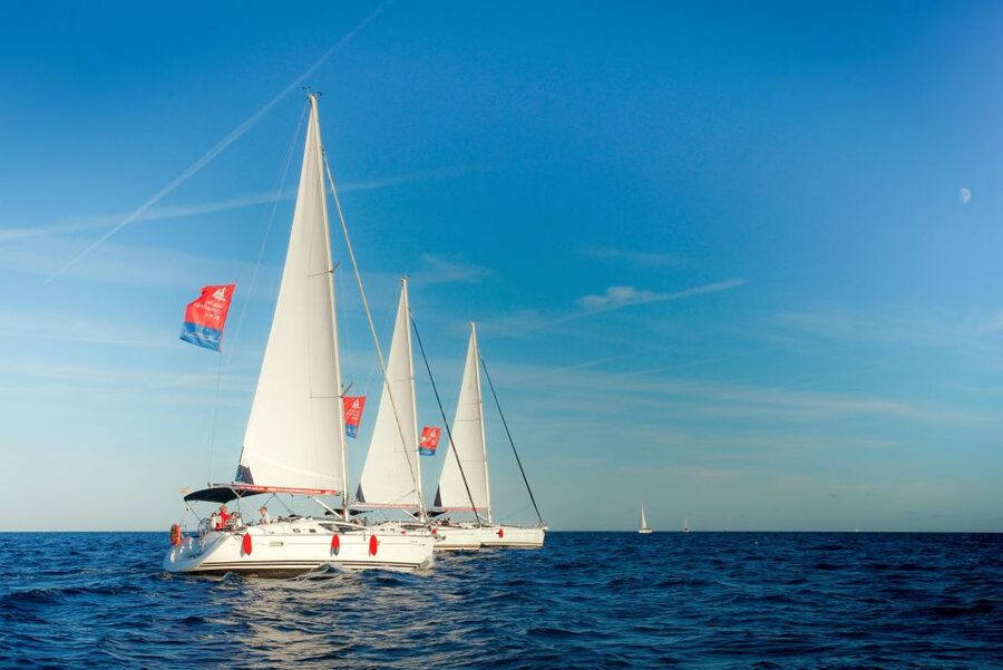 Barcelona: Sailing Tour with Vermouth and Drinks - Finding the boat and handling weather changes