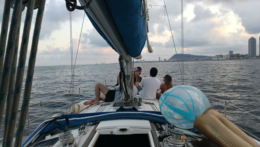 Barcelona: Sailing Trip with Drinks and Snacks - The first 20 minutes: getting out along the coast